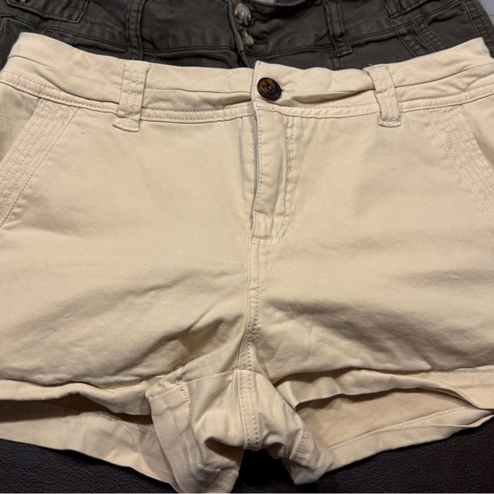 BKE Beige Shorts
